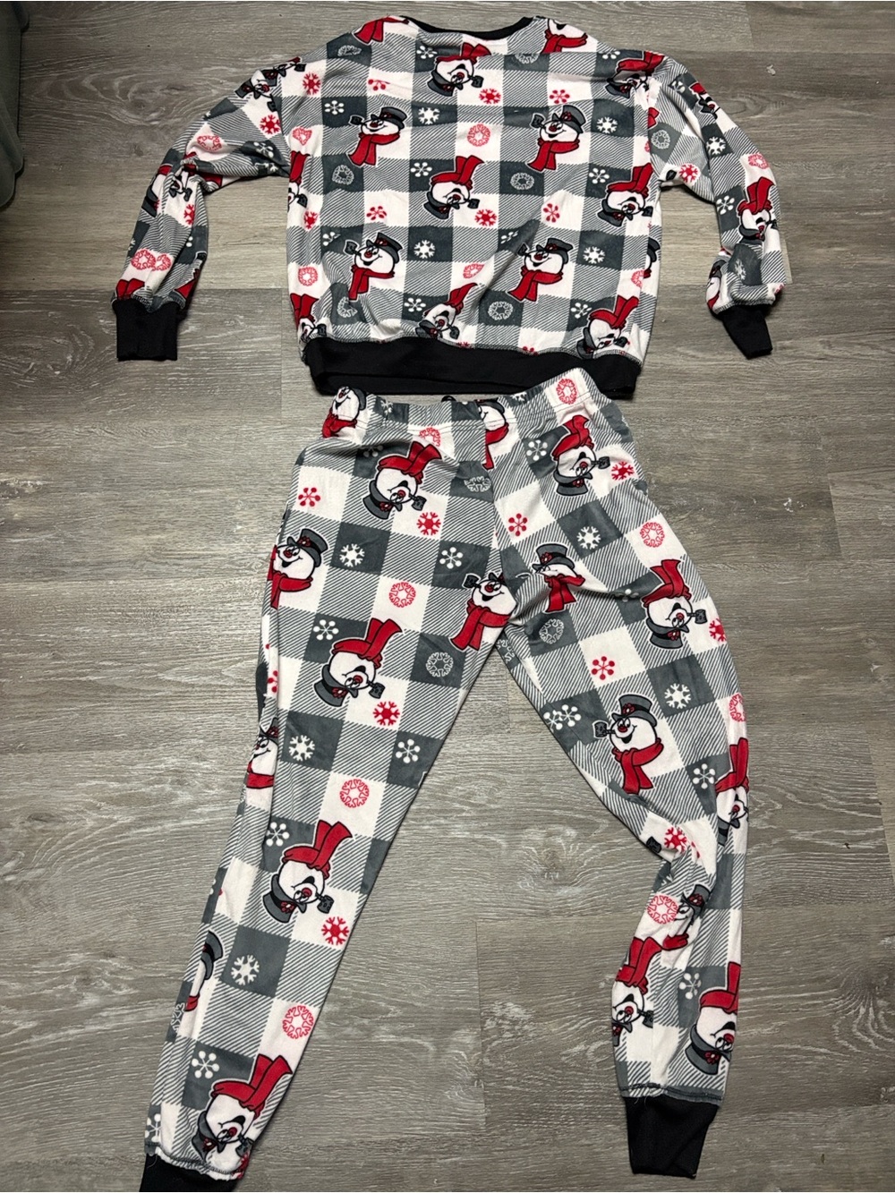 Cozy Snowman Plaid Women's Pajama Set - Red & Gray